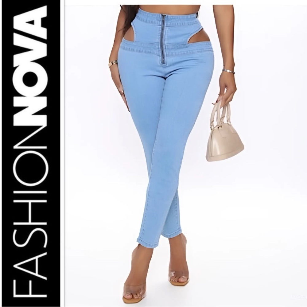 FASHION NOVA High Rise Hip Shaker Cut Out Skinny Jeans XS 0